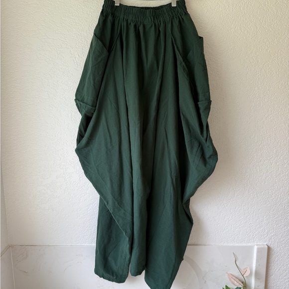 Elegant Green Women's Skirt - Picture 2 of 5